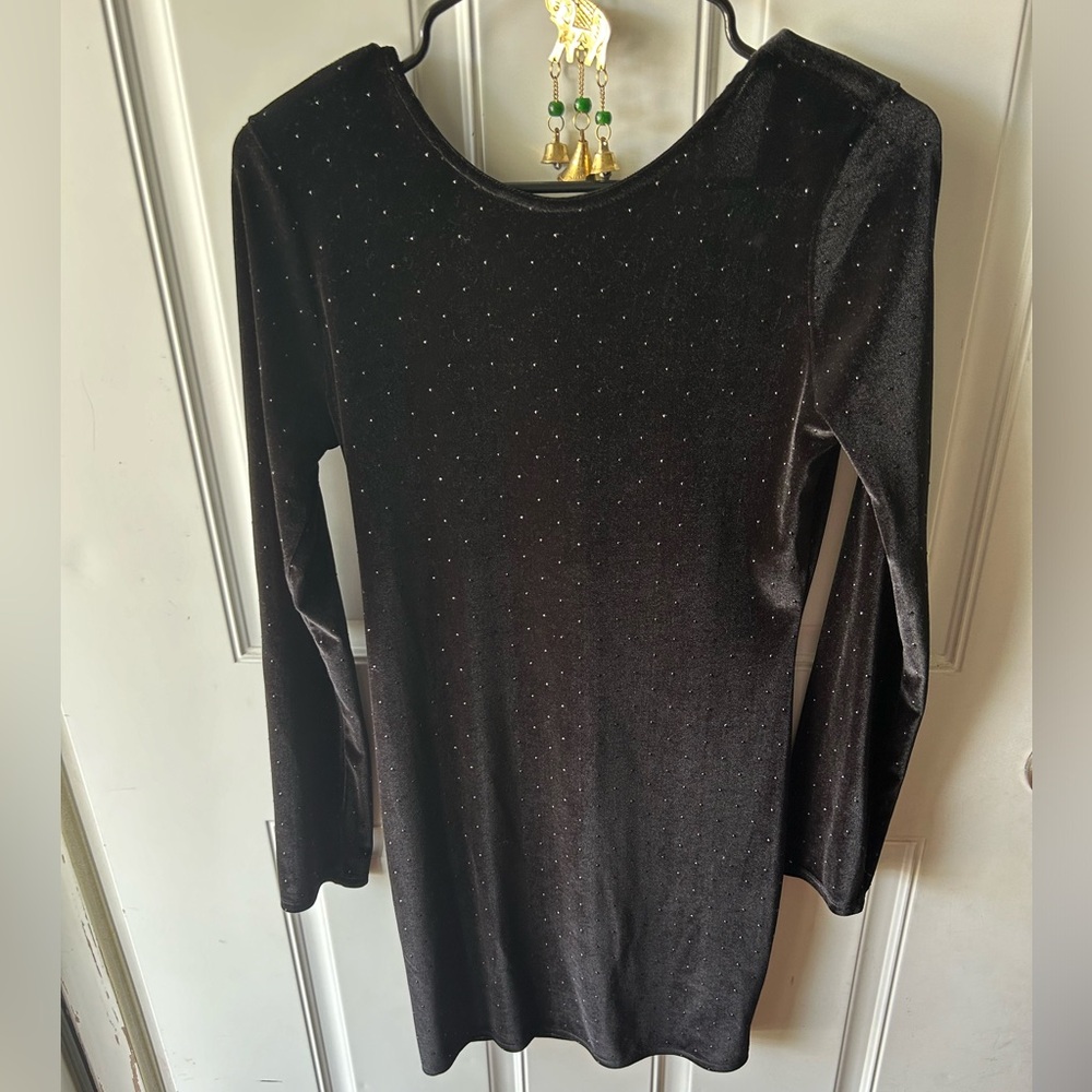 Lumiere Long Sleeve
Velvet Mini Cocktail Dress